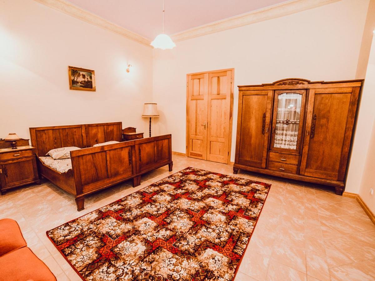 Palac Kursko Exterior photo